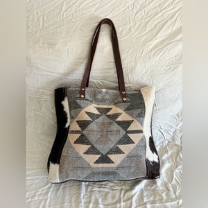 Myra Tote Bag with Zipper